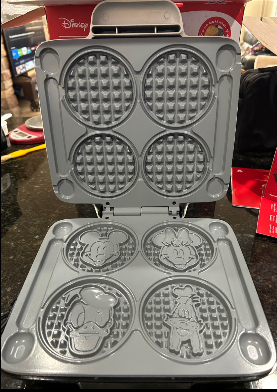 Dash Disney Mickey & Friends No Drip Nonstick Waffle Maker New In Box